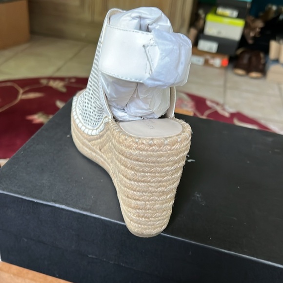 Kennth Cole New York Olivia Perforated Espadrille Wedge in White Sz 8 New - Picture 4 of 13